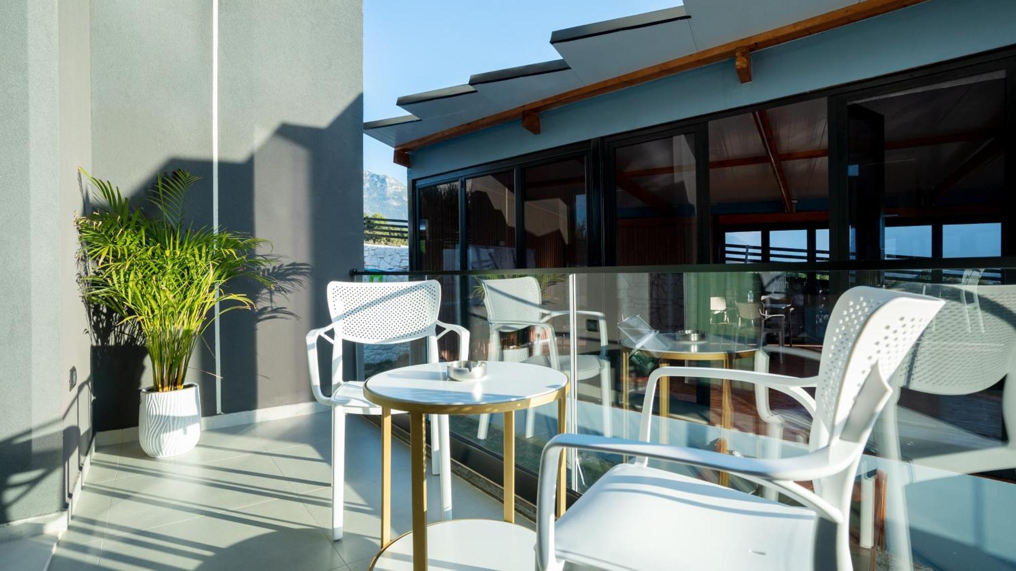 Radhimë Sea Queen Luxury Hotel מראה חיצוני תמונה