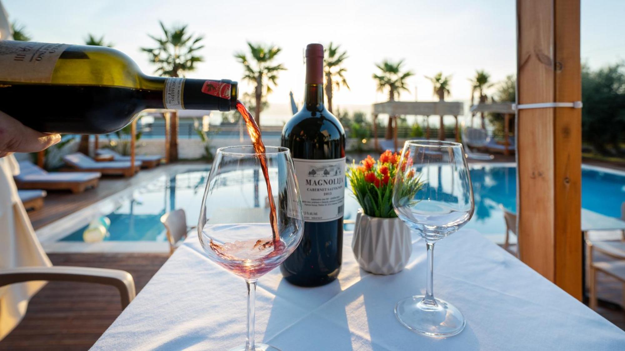 Radhimë Sea Queen Luxury Hotel מראה חיצוני תמונה