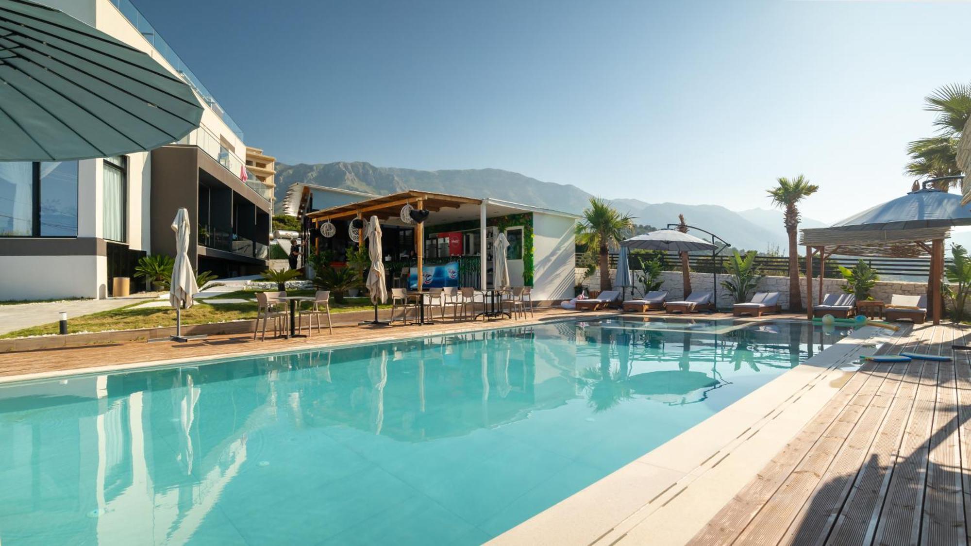 Radhimë Sea Queen Luxury Hotel מראה חיצוני תמונה
