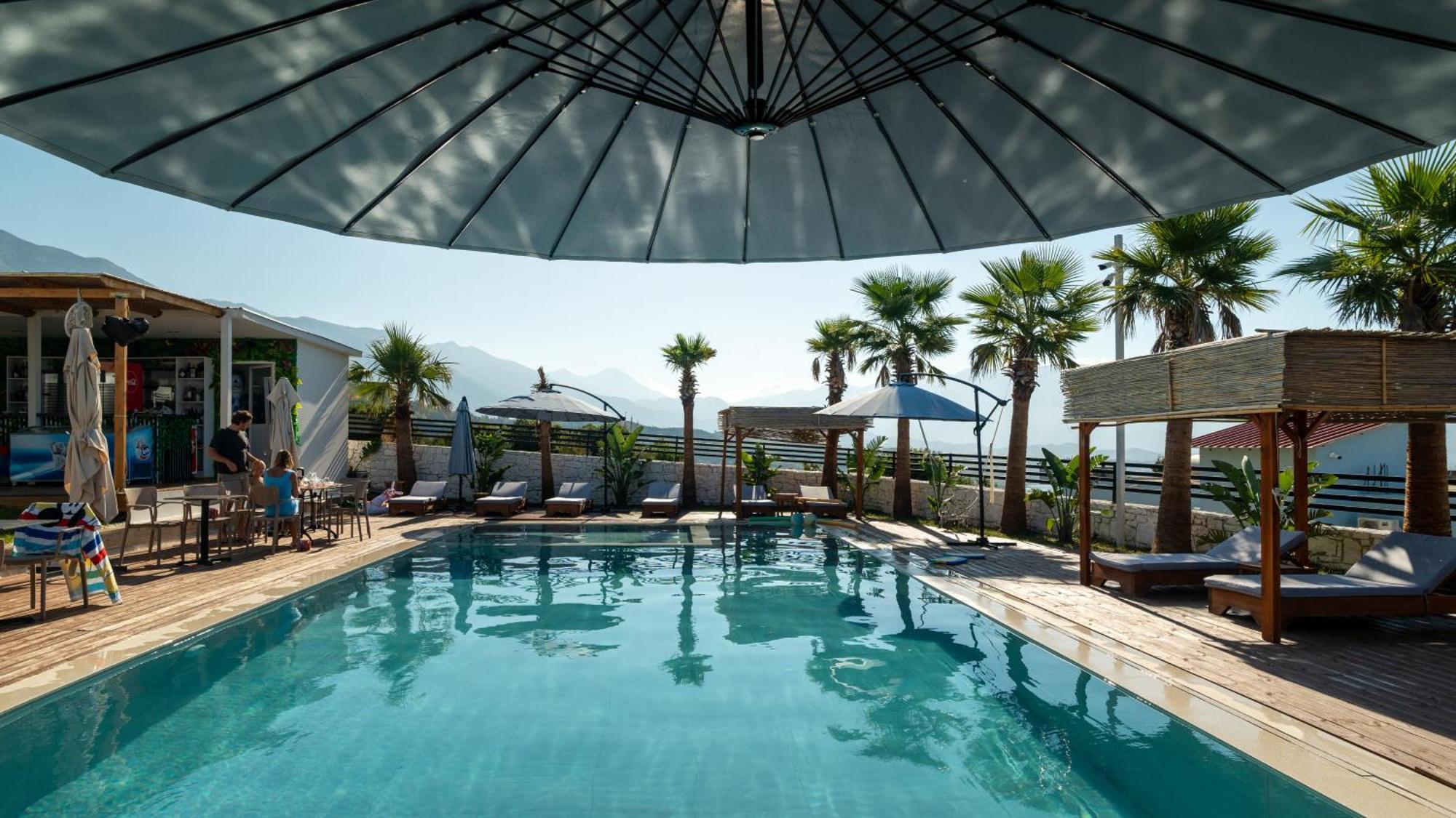 Radhimë Sea Queen Luxury Hotel מראה חיצוני תמונה